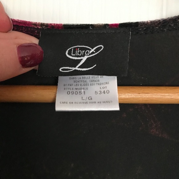 Retro, deep neck velour top - Picture 5 of 7